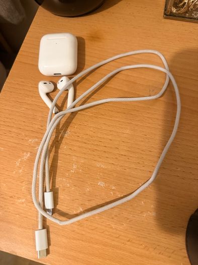 Apple AirPods 2nd Generation, Fully Working, Charging Cable
