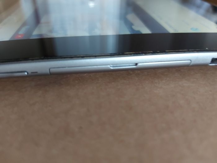 Toshiba 10.1inch Tablet, Model AT10-A, 16GB, great for internet, youtube, games, etc (Circular crack on screen)