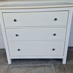 Chest of drawers