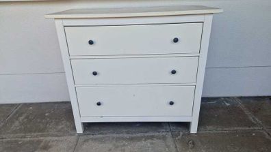 Chest of drawers