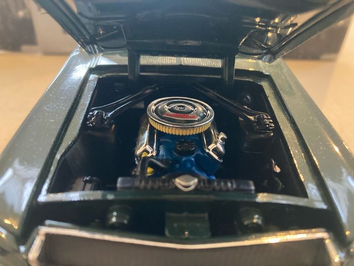 Ford Mustang Steve McQueen Bullitt 1/18 Ertl # 2