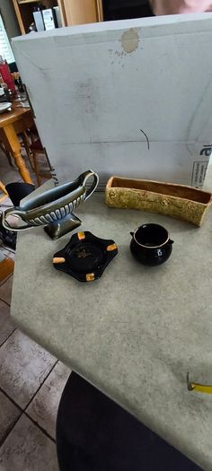 4 Irish made items- Ceramic Arklow pottery ashtray 32.00 euro.  Vintage Ceramic Arklow pottery small bowl 22.00 euro. Carrig ware pottery flower dish holder / vase 28.00 euro.  vintage Wade Irish Porcelain double-handled pedestal mantle vase or planter. 4