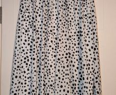 Perfect for Summer. Gorgeous black and white midi skirt
