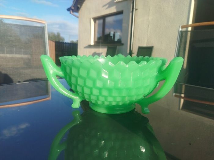 Vintage Art Deco Green Uranium Jadeite Glass 3 Handle Bowl Diamond Pattern UV Reactive