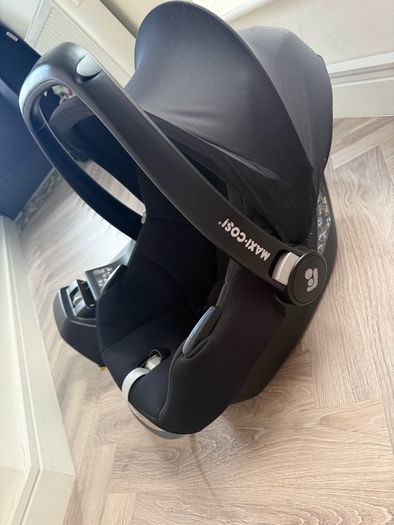 Maxi-Cosi Cabriofix carseat & base