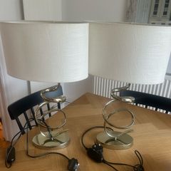 2 gold table lamps