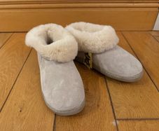 sheep skin slippers size 4 -5 UK