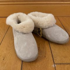 sheep skin slippers size 4 -5 UK