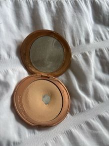 Charlotte Tilbury airbrush flawless finish powder shade 2 medium
