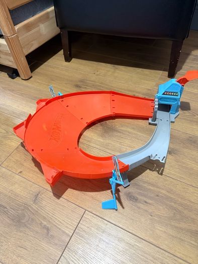 Hot Wheels Sky Crash Tower + Drift Master Track Set