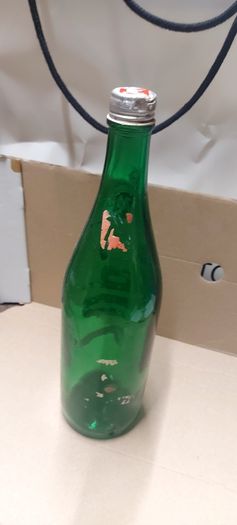 7up bottle with cap,used condition,nice advertising, price includes post to anywhere in Ireland thank you,see pictures,
