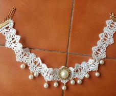 New Victorian style white lace necklace
