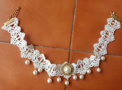 New Victorian style white lace necklace