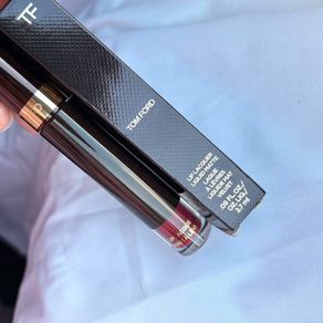 Tom Ford Lip Lacquer Liquid Matte Velvet 06 Fetishist - Gorgeous Deep raspberry plum berry red shade with a luxe soft velvet matte Finish 2.7 ml Full Size
