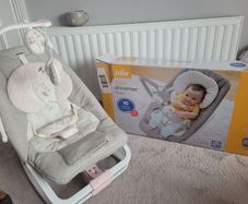 baby bouncer & mamas & papas snug seat