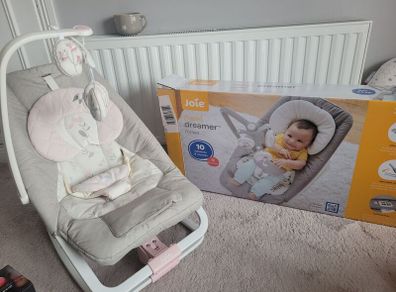 baby bouncer & mamas & papas snug seat
