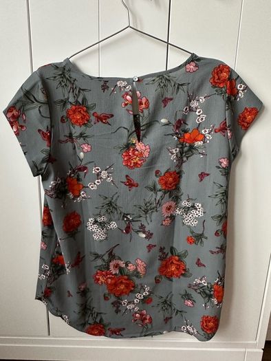 Only women ladies top, t-shirt, like new, immaculate condition, barely used.