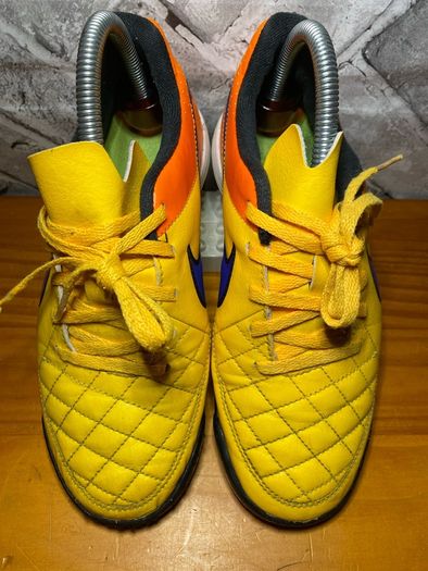 Nike Tiempo Boys Girls Soccer Football Astro Trainers UK4 EUR36.5