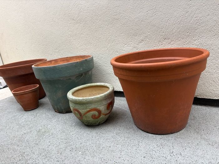 x3 Large Terracotta pots x2 Small ceramics pots