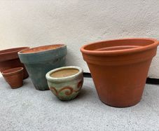 x3 Large Terracotta pots x2 Small ceramics pots