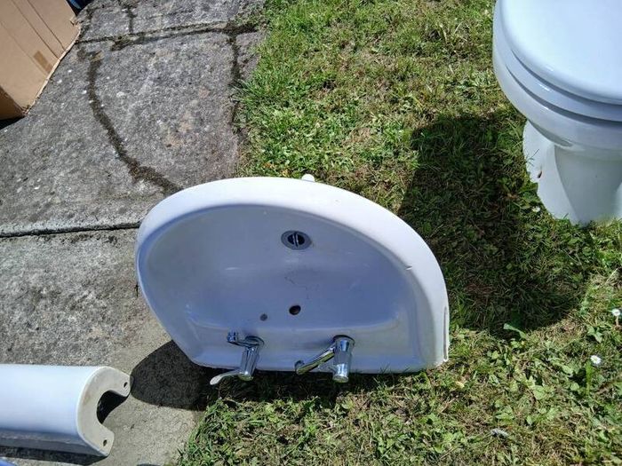 toilet and handbasin
