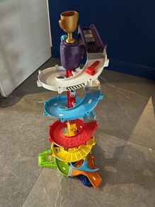 Car tower toy