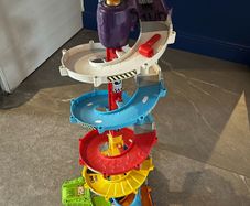 Car tower toy