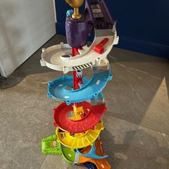 Car tower toy
