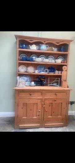 Dresser- pine