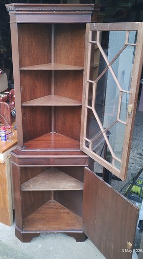 Corner display cabinet (26151)