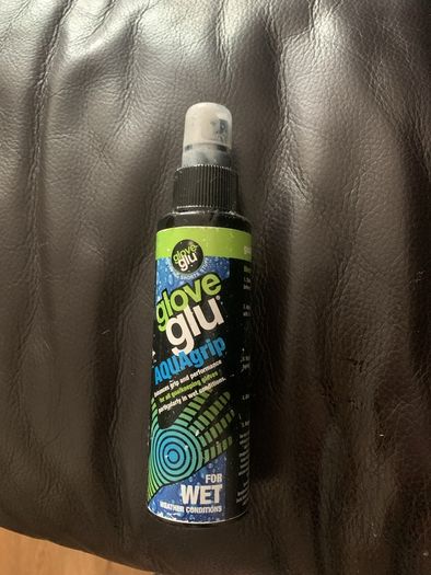 Football glove glu goalkeeper Aquagrip for wet weather conditions