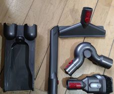 Dyson dock + accessories