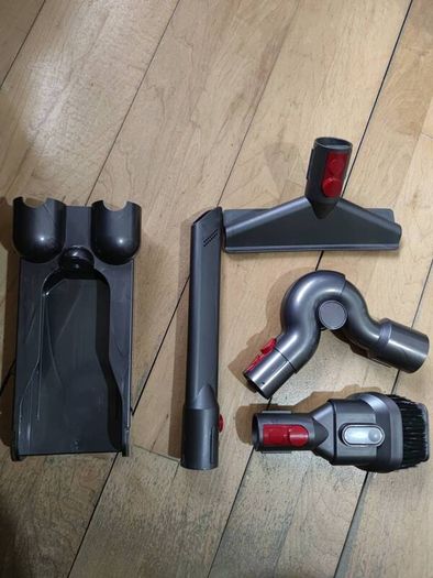 Dyson dock + accessories
