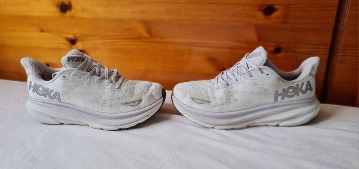 Hoka clifton 9 white Size 10 eu 44.5 in excellent condition