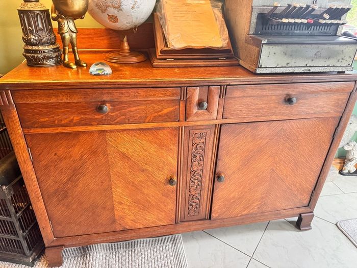 sideboard