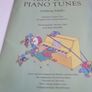 Very Easy Piano Tunes (Usborne) (Paperback) Image 2