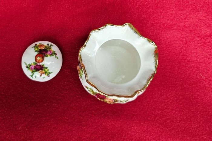 Royal Albert Old Country Roses Dorothy pot