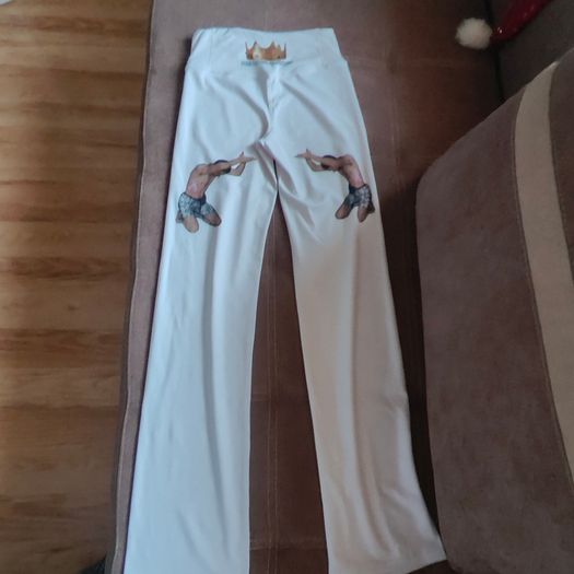 White, Viral Flare Leggings & Hidden Phone Pocket  , size 10
