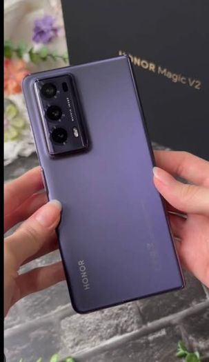 Honor Magic V2