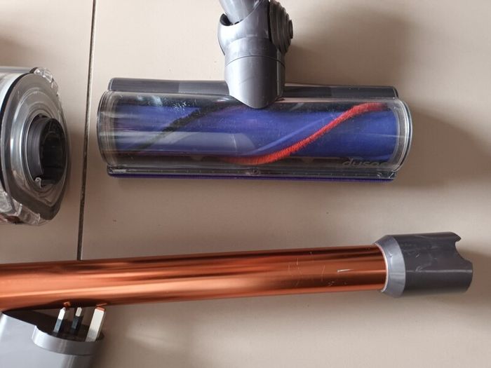 dyson v10 in great condition after full service done with fresh filter 2 motorheads