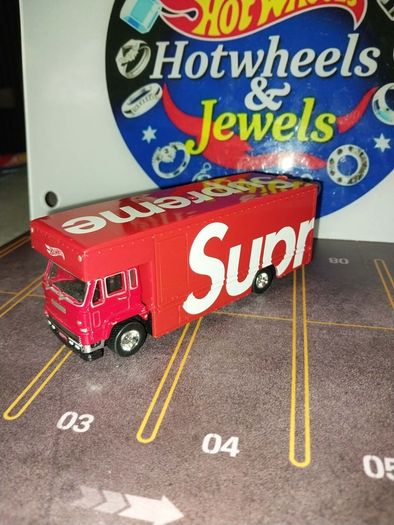 Supreme x Hot Wheels Fleet Flyer + '92 BMW M3, a highly sought-after collaboration released during Supreme's Spring/Summer 2019 season. Also Single loose Truck