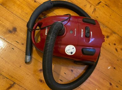 Small handy hoover with retractable flex cord