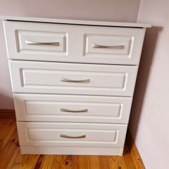 chest of drawers