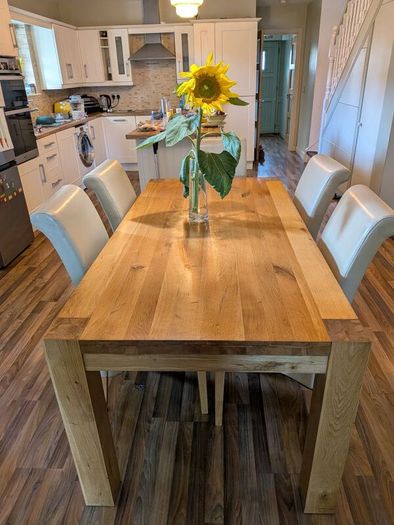 Solid oak dining table and 6 dining chairs