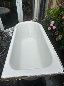 Free Victorian style bath for collection