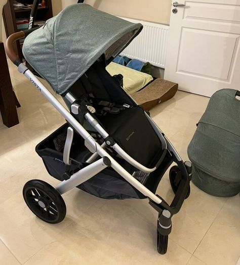 Uppababy vista stroller &carrycot price negotiable