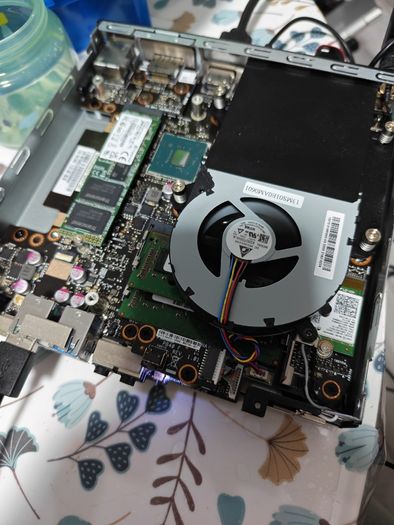 Asus ultra small pc i5 9500T- 16 gb ram -256 nvme