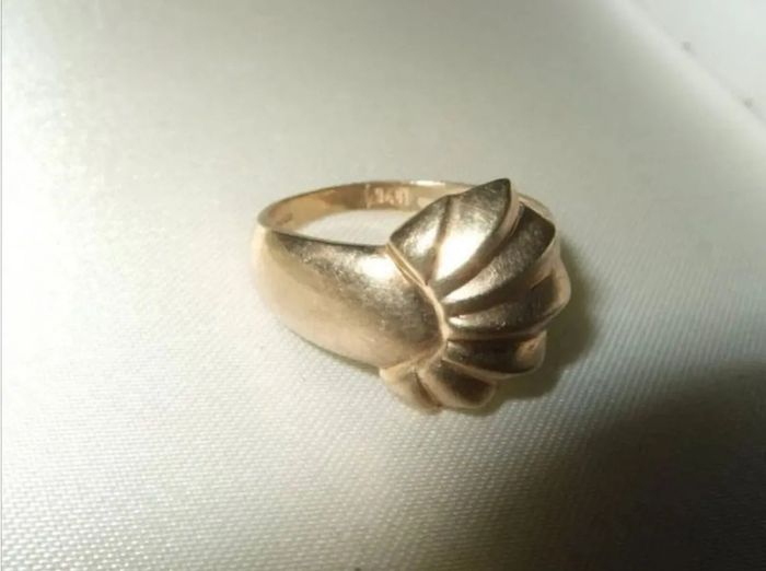 Vintage Hallmarked 9ct Gold 'Oyster' Ring