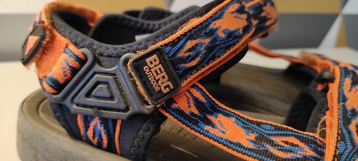 BERG outdoor kids sandals size 2.5