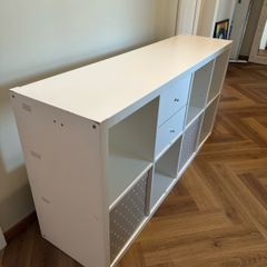 kallax white unit.